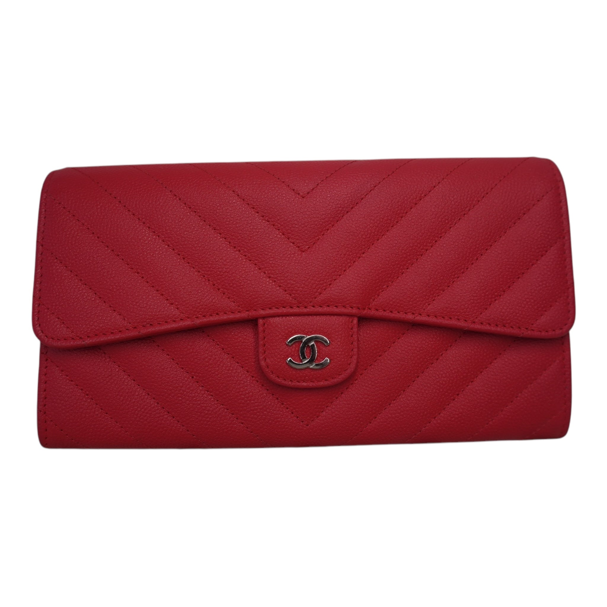 Cartera larga con solapa CC Caviar color rosa frambuesa de segunda mano