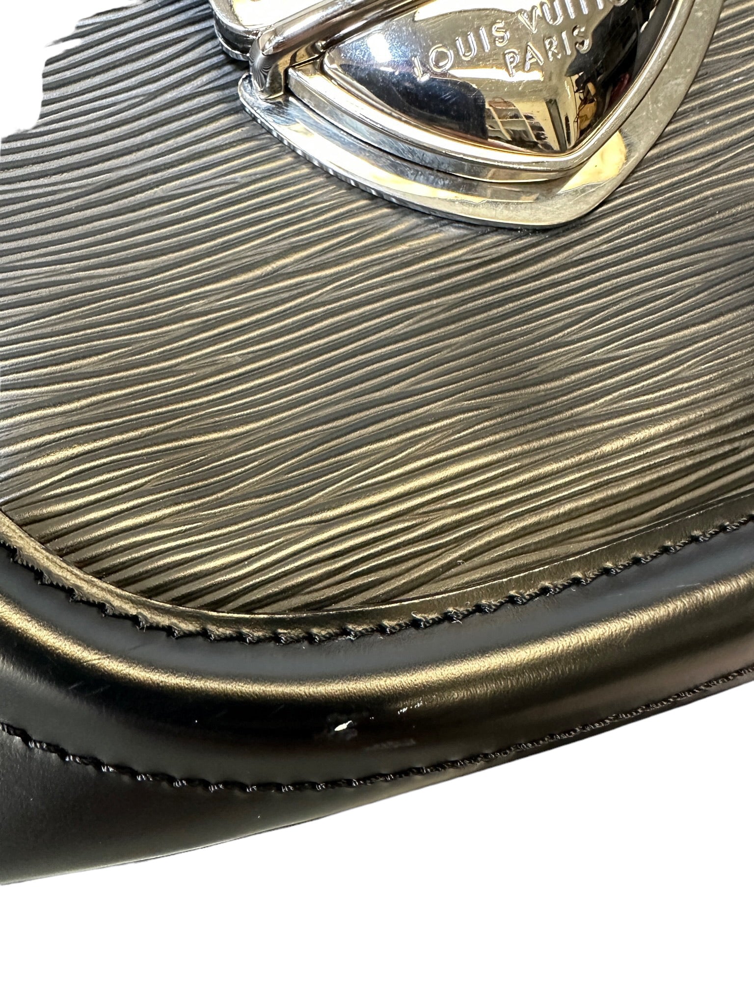 Louis Vuitton Montaigne Sac Handbag Epi Leather Black