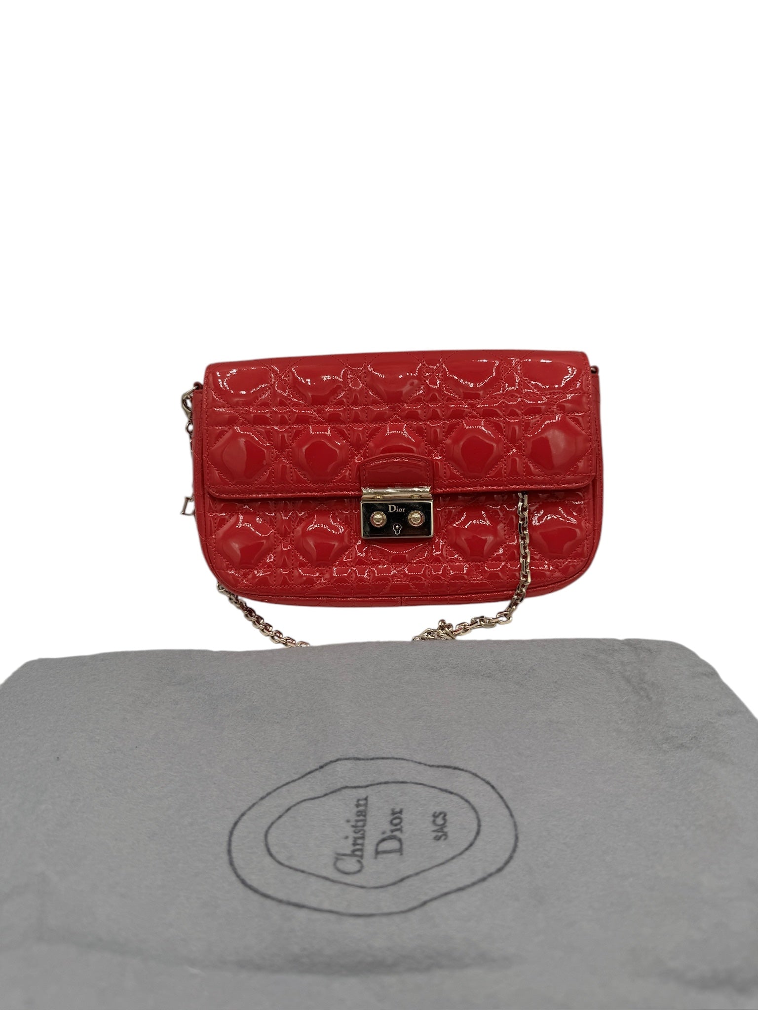 Bolso bandolera Miss Dior Promenade de charol acolchado con diseño de cannage en color rosa de segunda mano