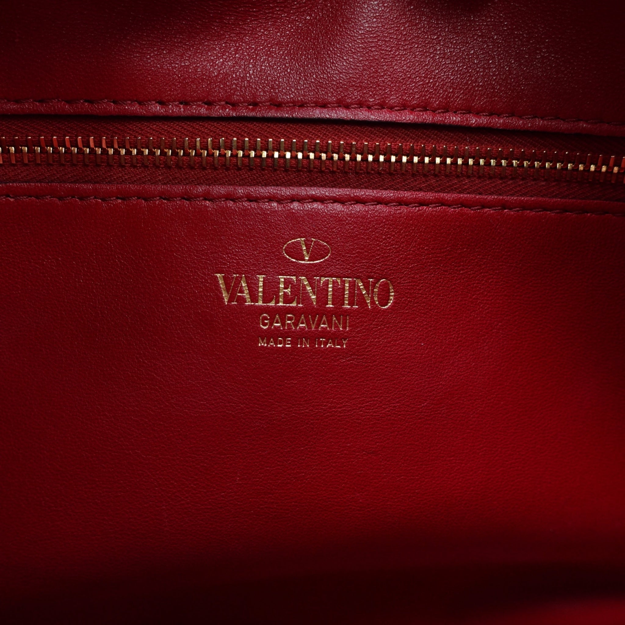 PRE-OWNED Red Stud Sign Hobo Leather Shoulder Bag