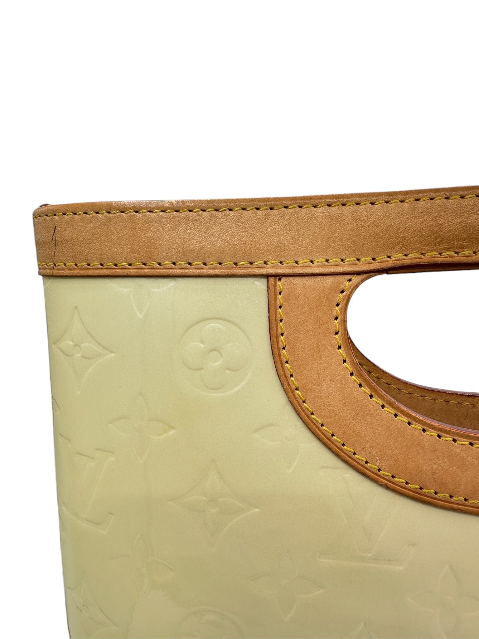 LOUIS VUITTON - Cream Vernis Stillwood Vertical Perle Crossbody Bag