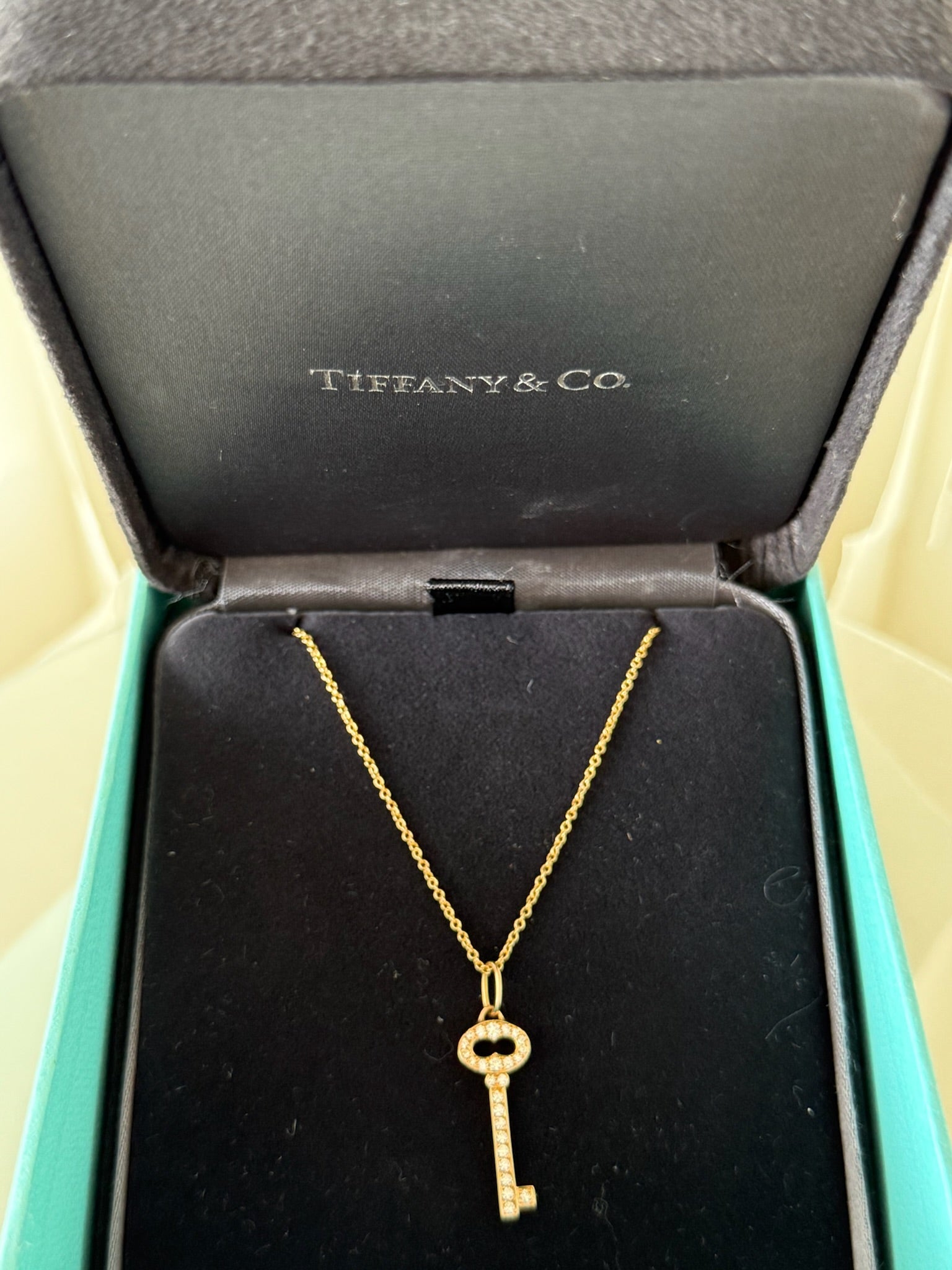 PRE-OWNED Vintage Oval Key Pendant Necklace 18K Rose Gold with Diamonds Mini