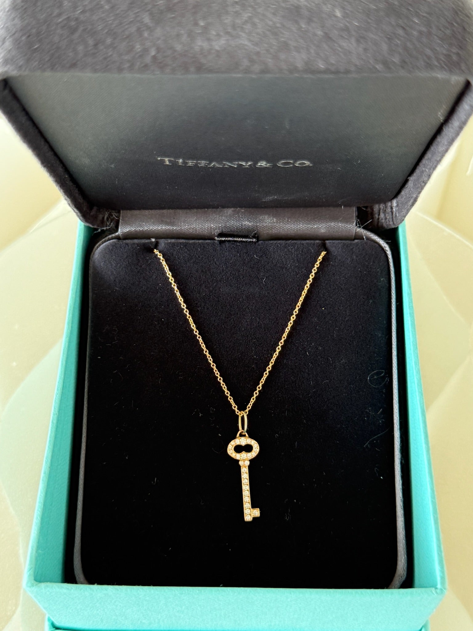 PRE-OWNED Vintage Oval Key Pendant Necklace 18K Rose Gold with Diamonds Mini