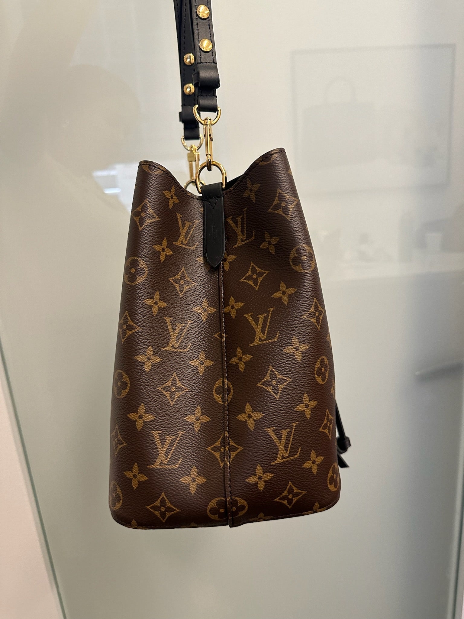 LOUIS VUITTON - Bolso de mano negro Monogram Neonoe MM