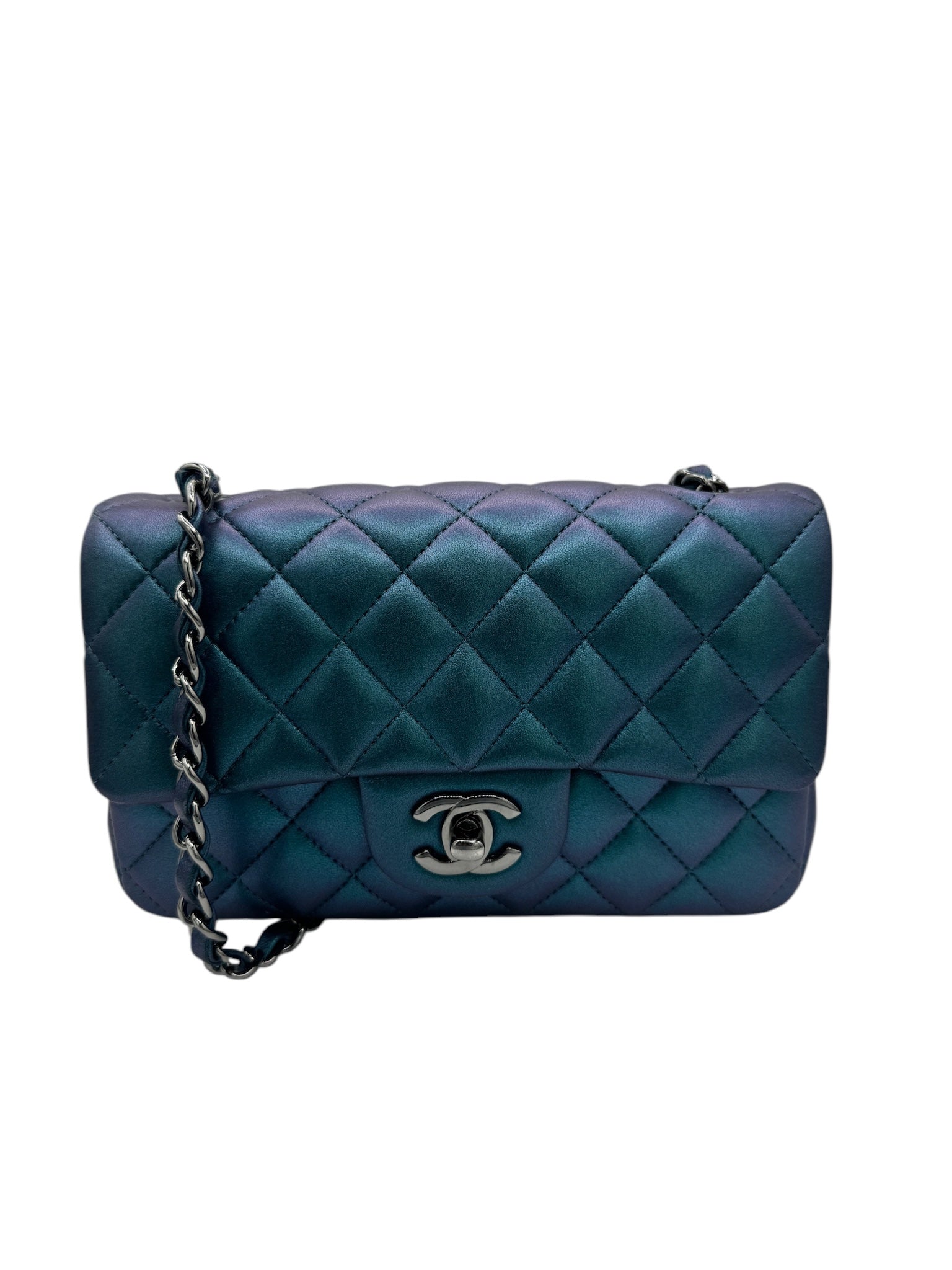 Bolso CC Classic de una sola solapa de piel de cordero iridiscente acolchado mini USADO