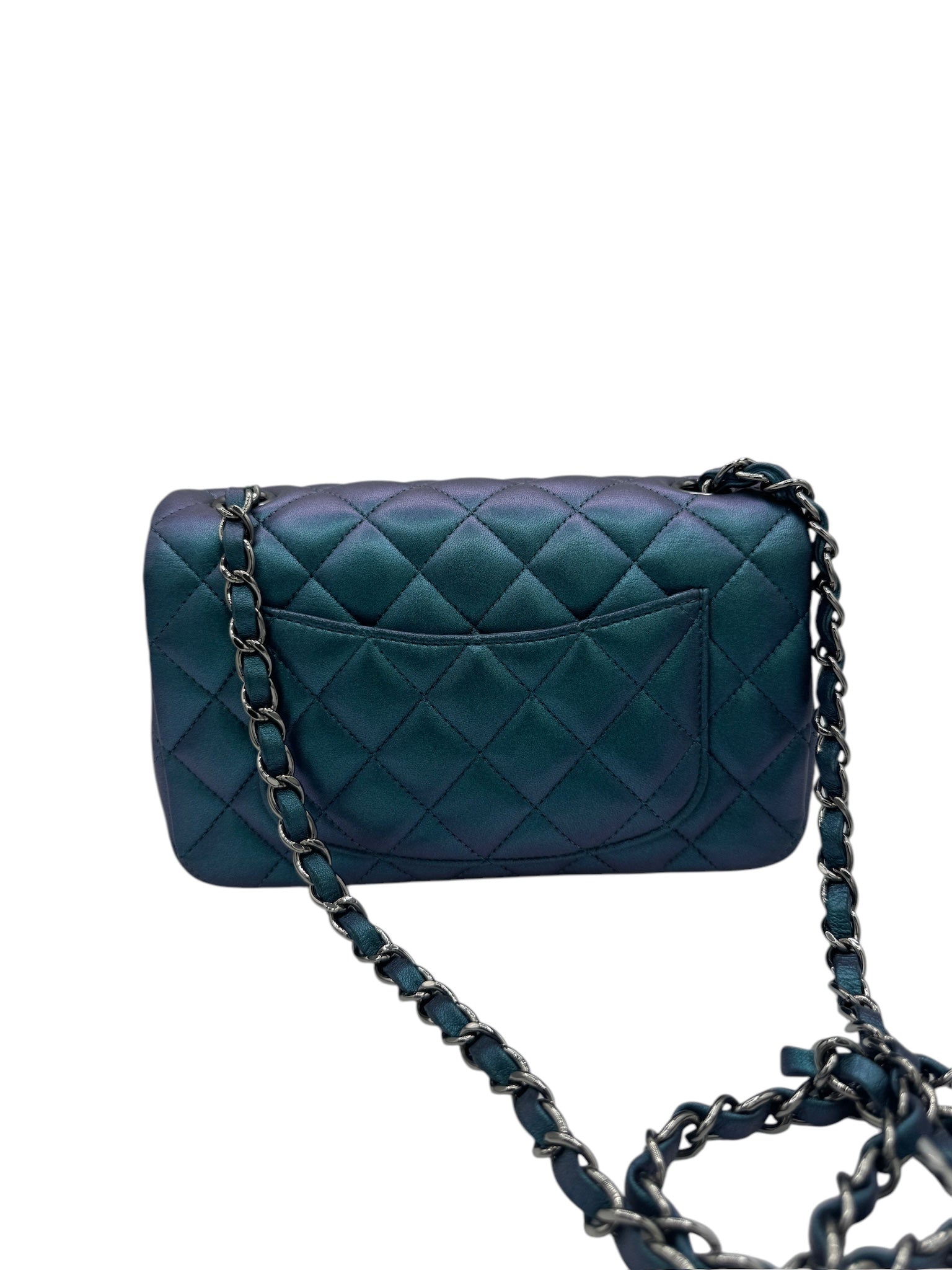 Bolso CC Classic de una sola solapa de piel de cordero iridiscente acolchado mini USADO