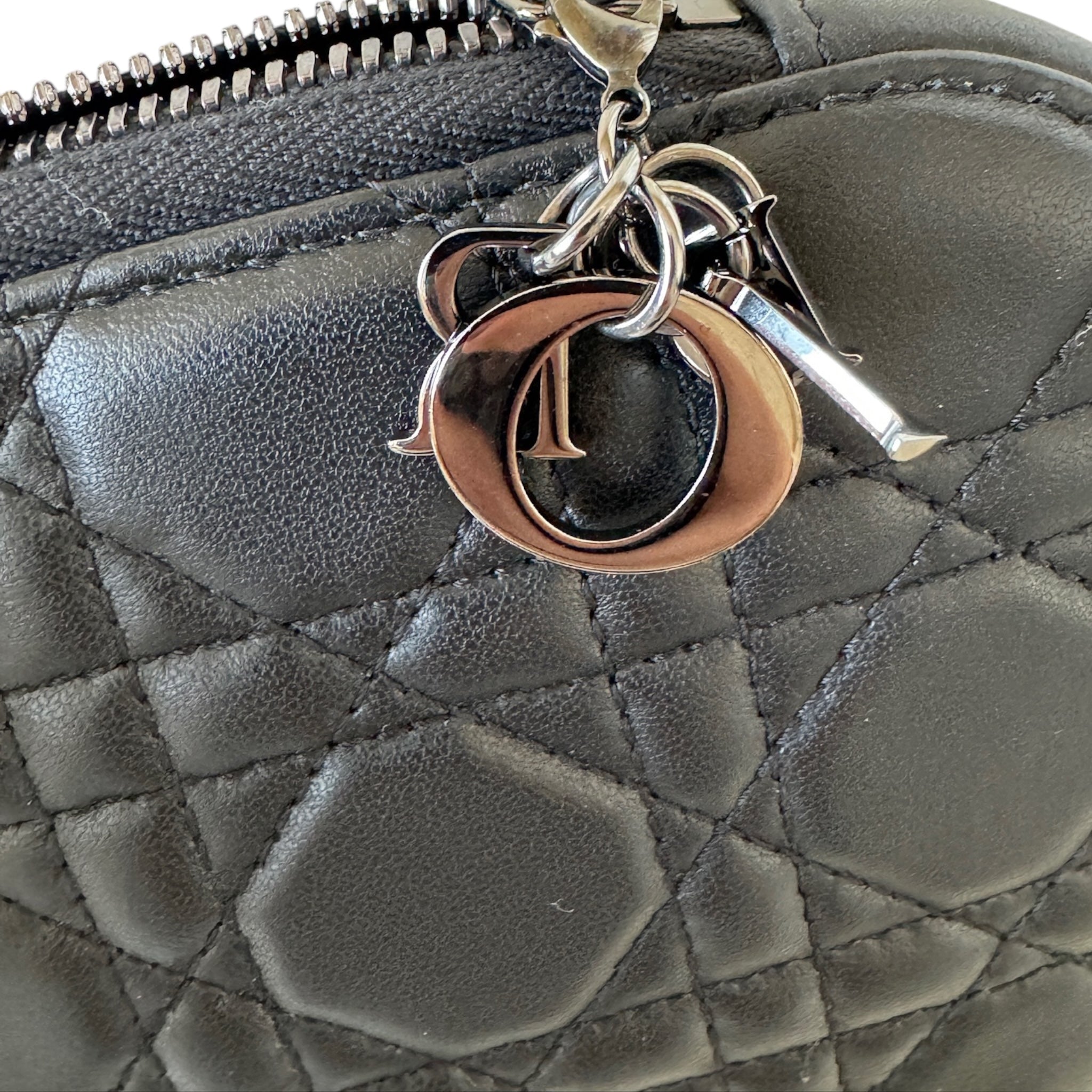Bolso bandolera de cuero negro Cannage con soporte para teléfono CD USADO