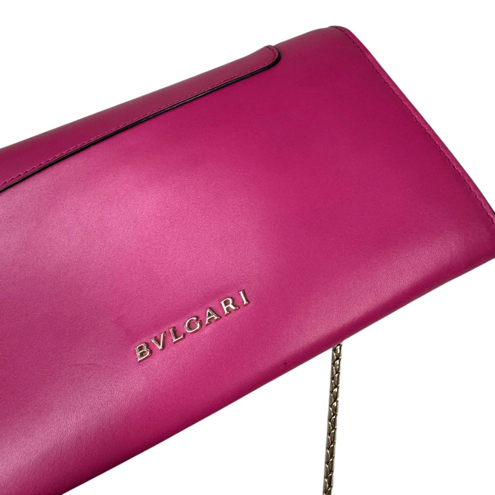Cartera Serpenti Forever rosa de segunda mano con cadena y bandolera