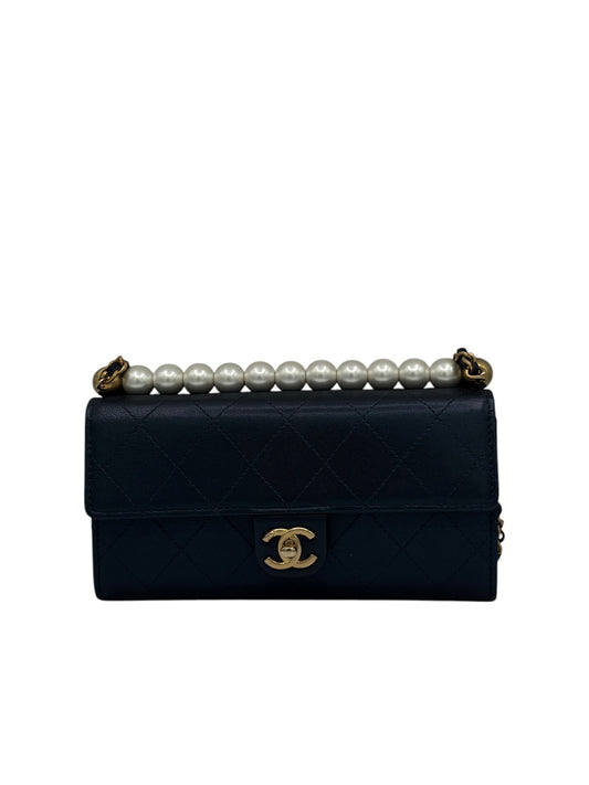 PRE-OWNED CC Chic Pearls Clutch with Chain Quilted Goatskin