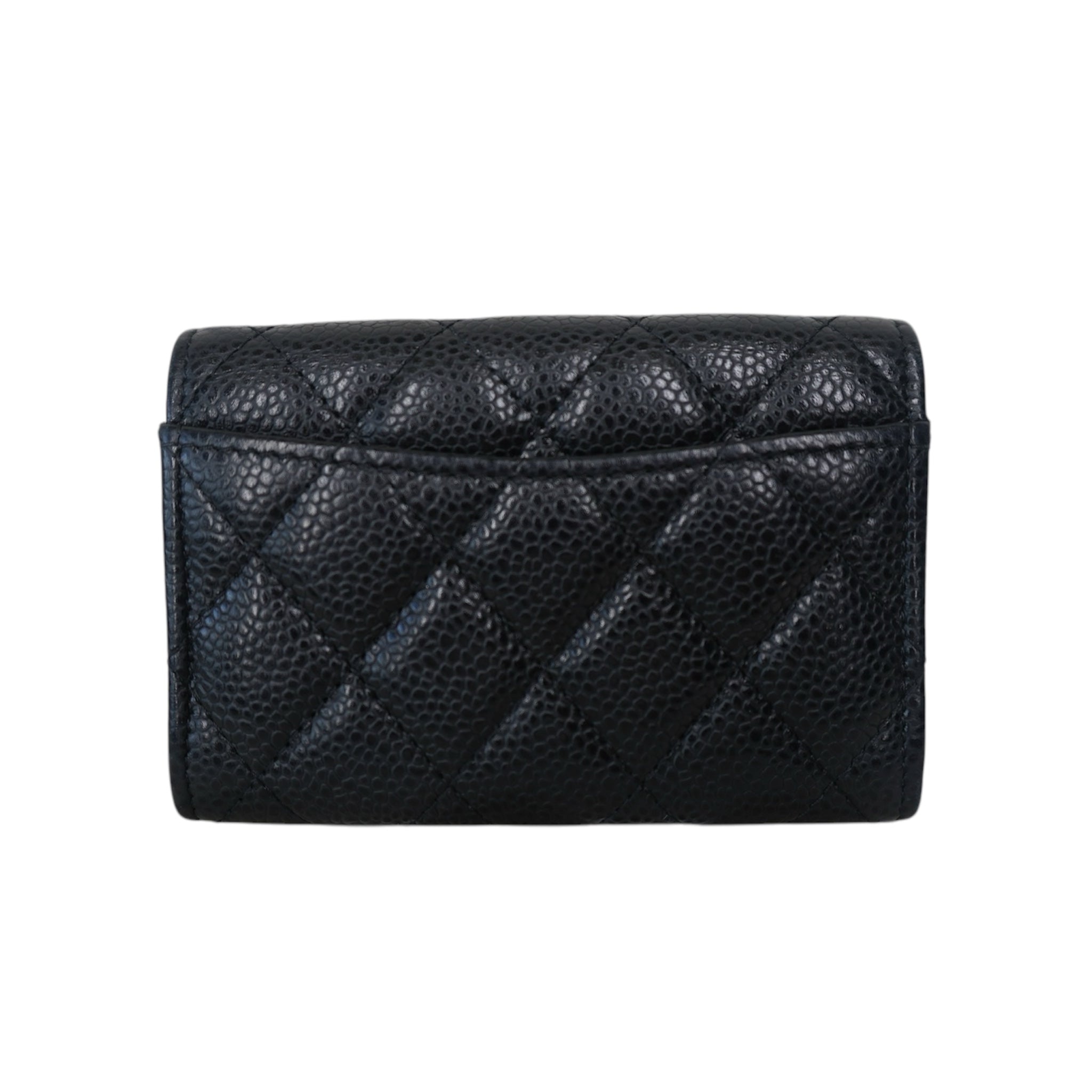 Tarjetero CC Matelasse de piel de caviar negro USADO