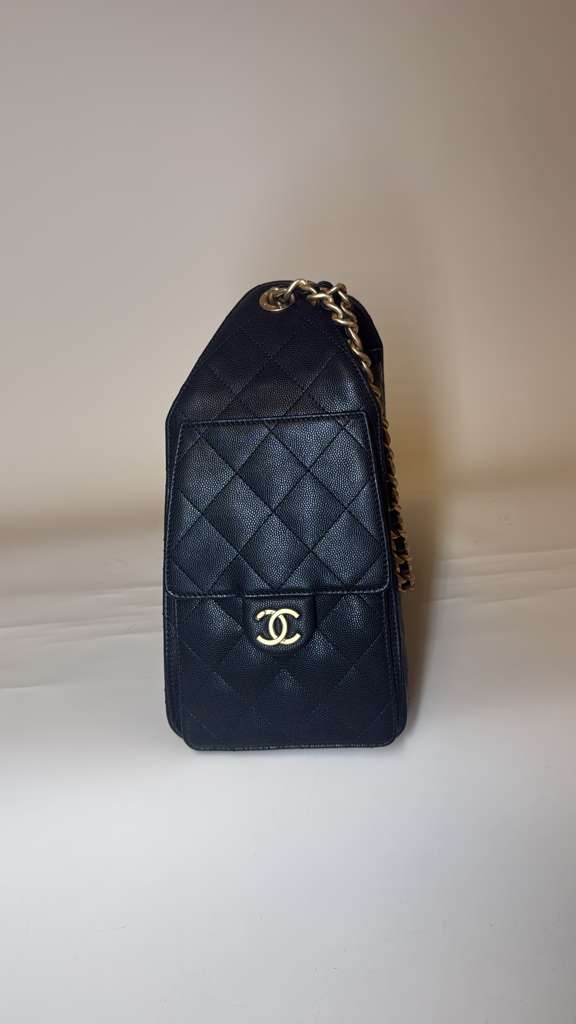 PRE-OWNED CC 25 Caviar Leather Black Shoulder Bag