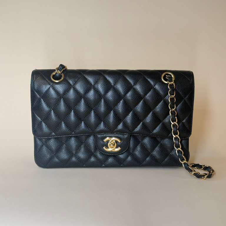PRE-OWNED CC Classic Flap Black Medium Shoulder Bag