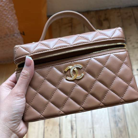 PRE-OWNED CC Vanity Bag Brown Leather (Ult. Part)