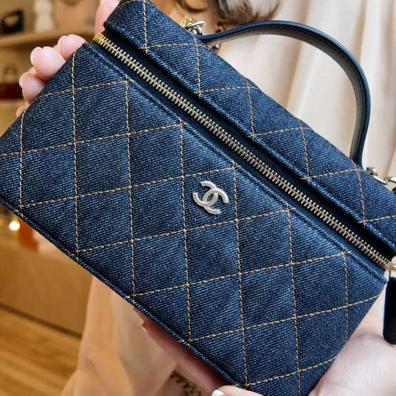 PRE-OWNED CC Classic Vanity with Chain Denim