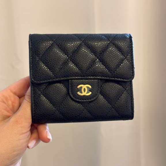PRE-OWNED CC Wallet Black Caviar