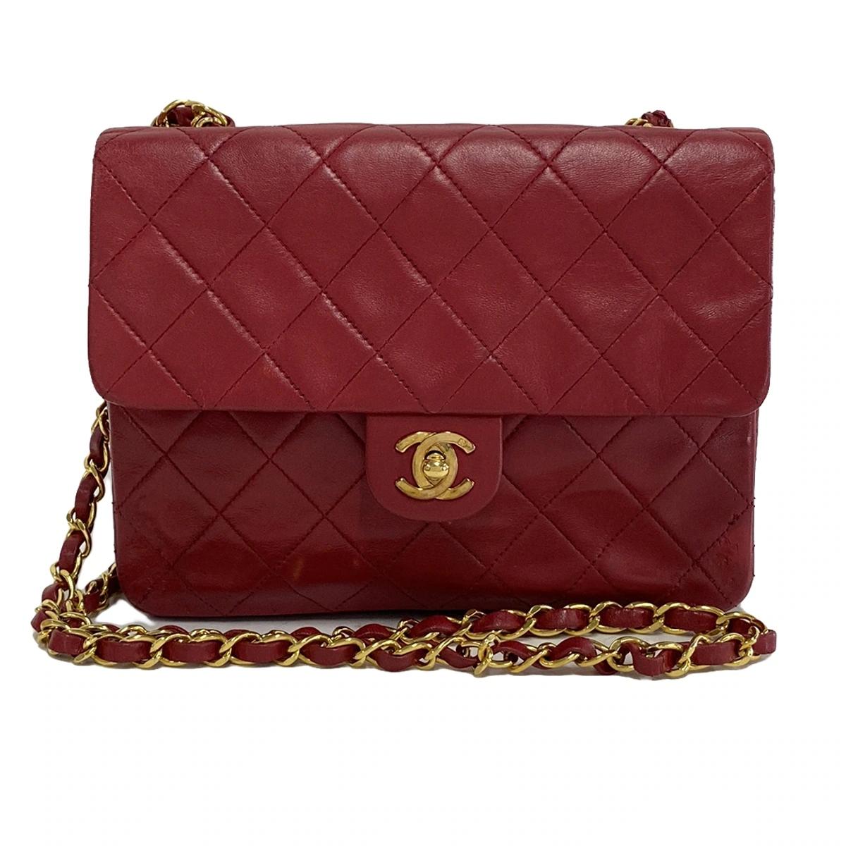 CHANEL - Bolso de hombro de piel de cordero roja Matelasse con solapa simple
