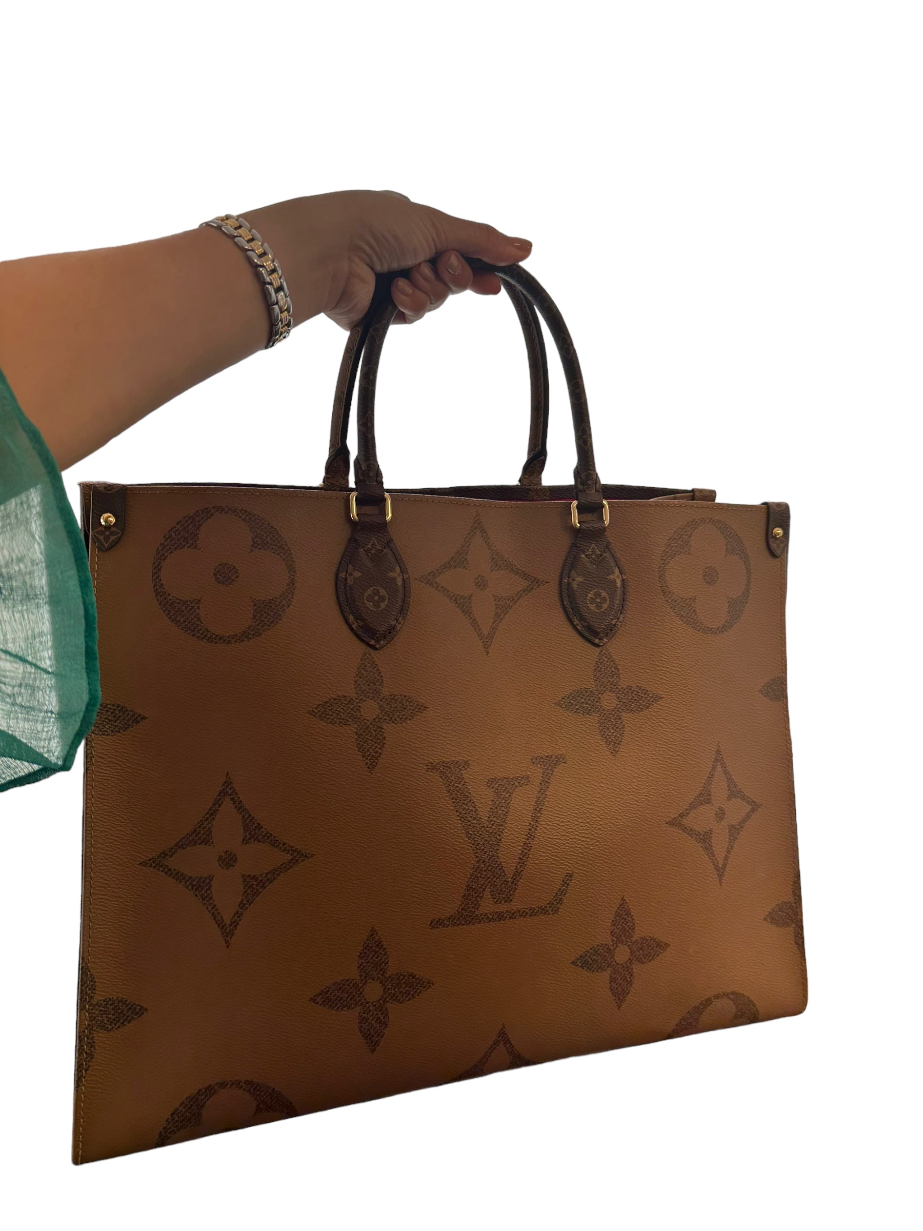 LOUIS VUITTON-Director General de ONTHEGO