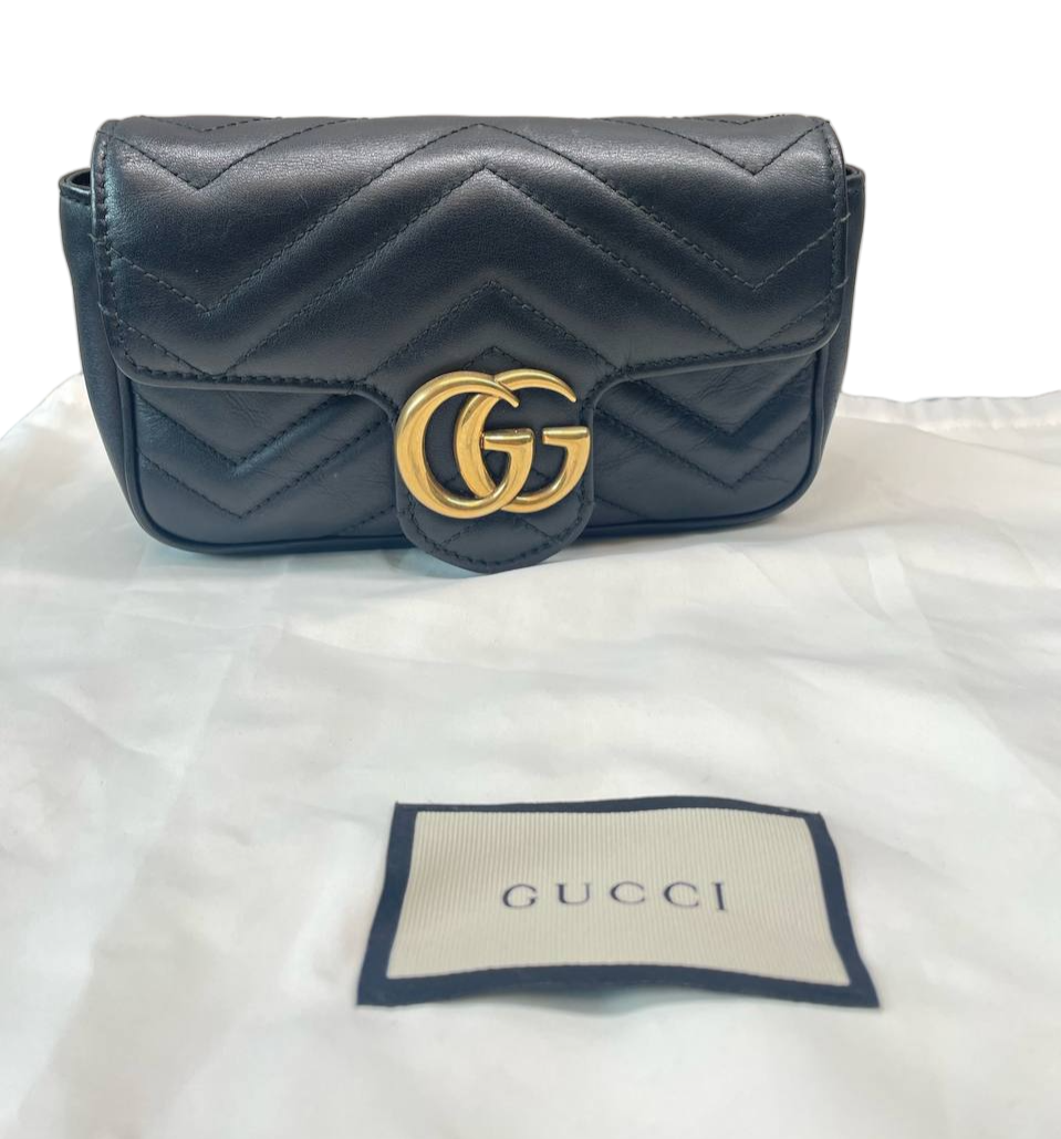GUCCI - Bolso con solapa GG Marmont de piel matelasse Super Mini