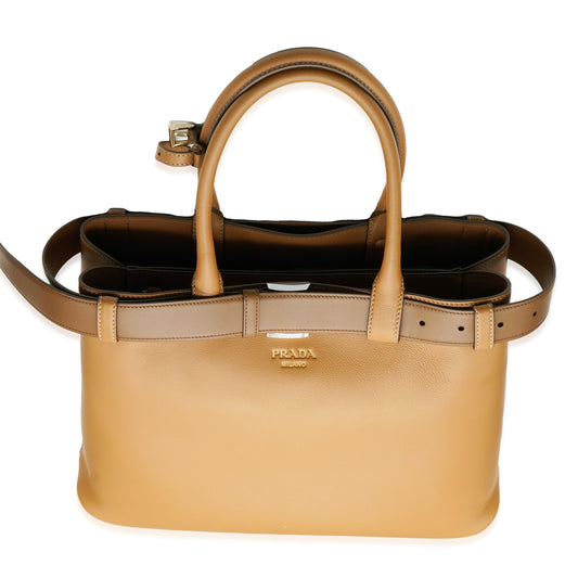 PRADA - Bolso tote grande con hebilla en piel color caramelo 