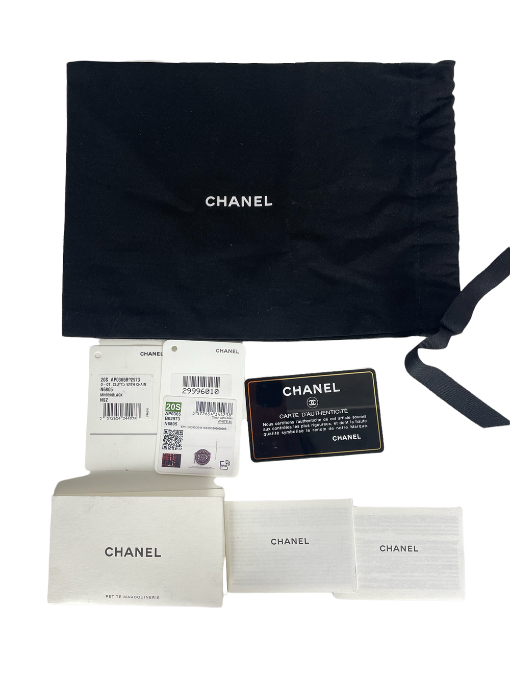 CHANEL - Bolso bandolera redondo con borlas